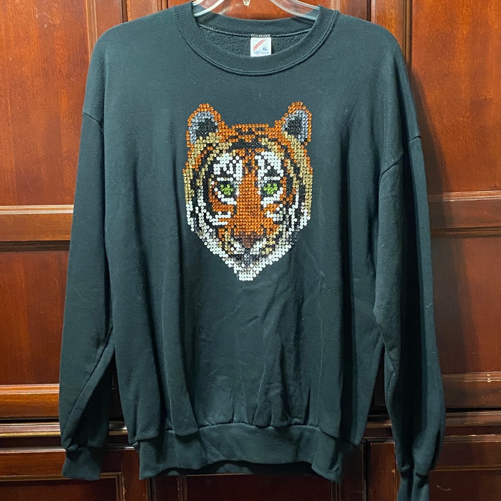 Jerzees Black sweatshirt with Tiger sequins Graphic size XL NWOT